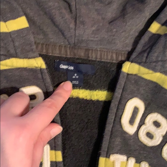 Boys Gap Sweater - Picture 2 of 3